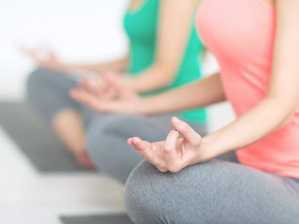 Yogalehrerin im Einzelunterricht